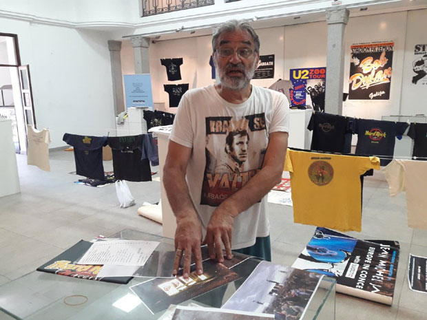 Четири деценије сакупљао широм Европе, а сада продаје како би помогао деци 